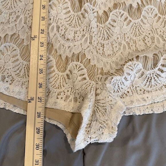 Love Fire Ivory Lace Short Romper Off Shoulder Elastic Waist Lined Size Medium - Picture 10 of 11